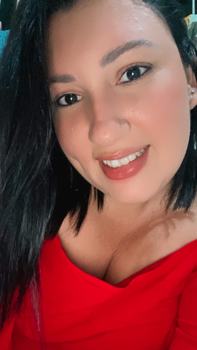 Customer photo review of EYE PENCIL | EXTREME BLACK - LÁPIS PARA OLHOS