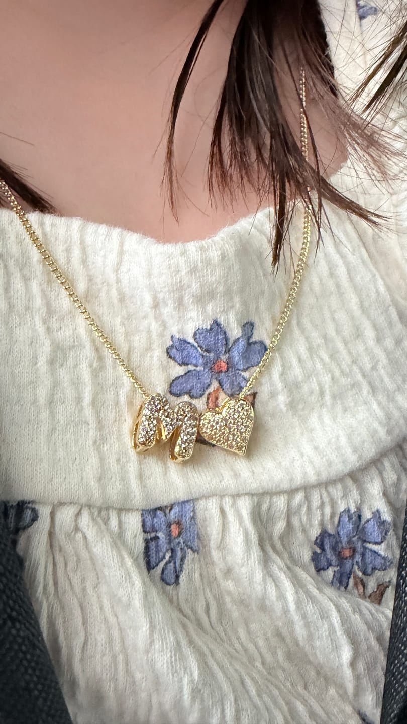 Customer photo review of Collar Dorado Inicial Mini Bubble Zirconias