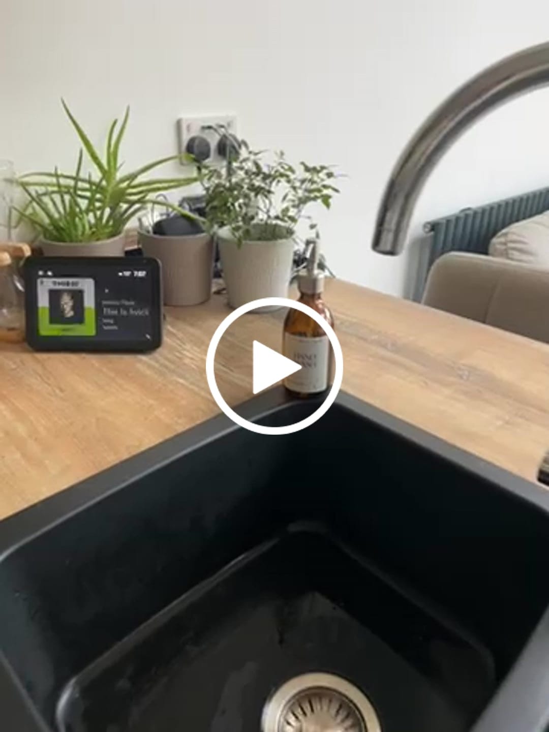 Customer video review of Amber Glass Bottle with Metal Pump