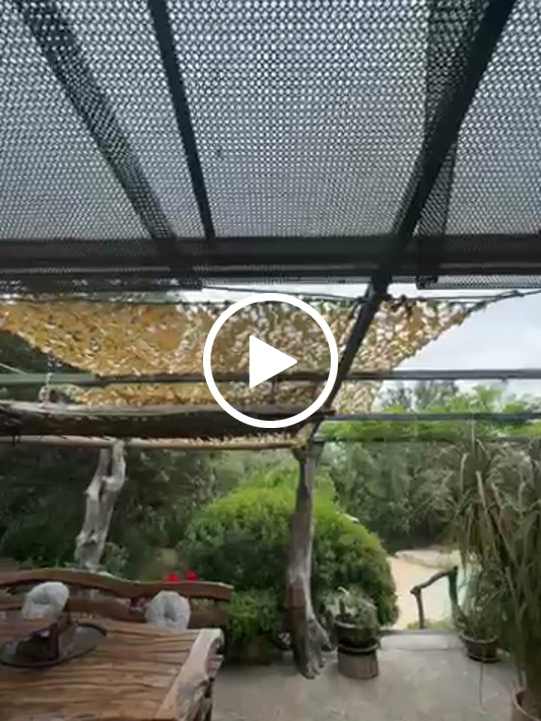 Customer video review of Red de camuflaje reforzada beige