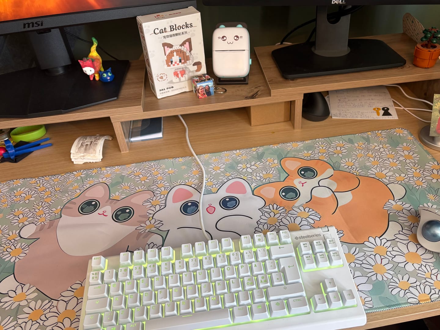 Customer photo review of Daisy Cats Desk Pad