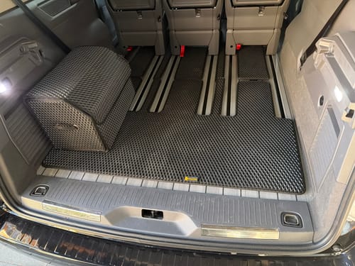 Customer photo review of Fußmatten für Van - Kofferraumwanne