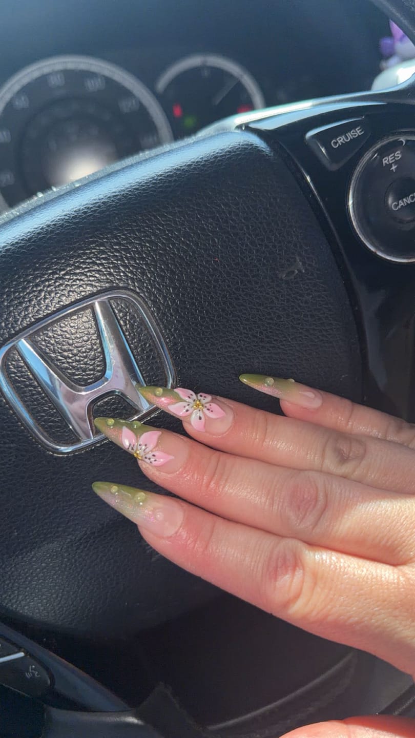 Customer photo review of Custom Nails