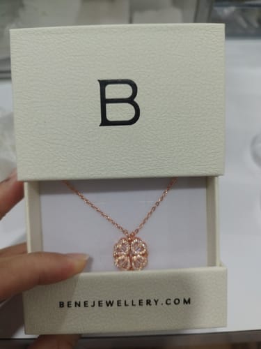 Customer photo review of Daphne Clover Necklace