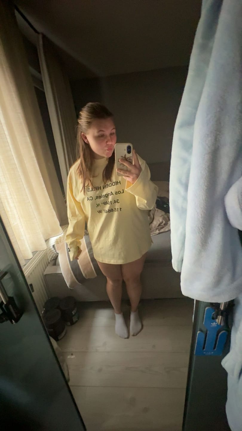 Customer photo review of VINTAGE LOGO LONGSLEEVE T-SHIRT BUTTER YELLOW