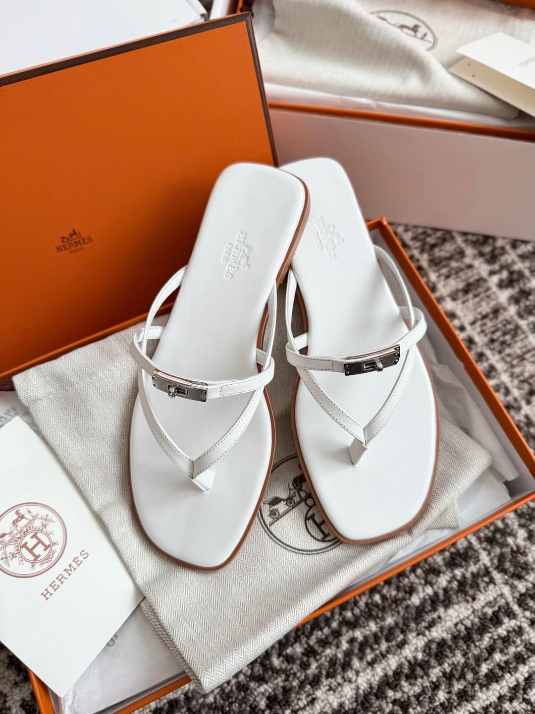 Customer photo review of HM 26ss Kelly  Silver Buckle Slipper Calfskin 607155