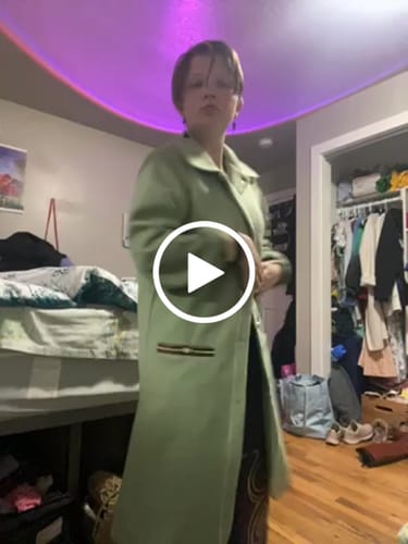 Customer video review of Venti Coat Preorder