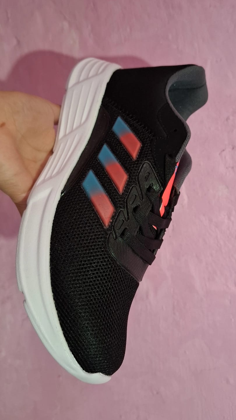 Customer photo review of Tenis 510 Negro Rosa Turquesa
