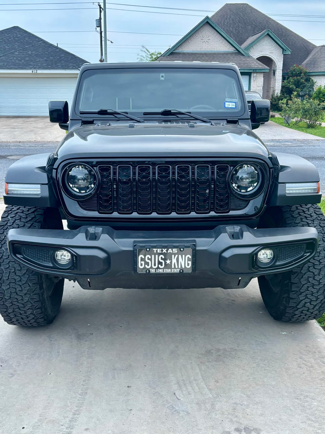 Customer photo review of Custom Painted Front Grille – Refreshed Style fits Wrangler JL/ GladiatorJT