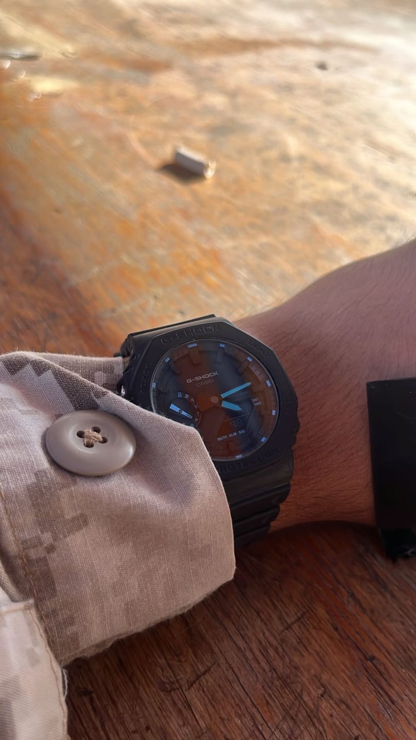 Customer photo review of Reloj Casio G-Shock Royal Oak "Casioak" GA-2100-1A2 NEON ACCENT Negro