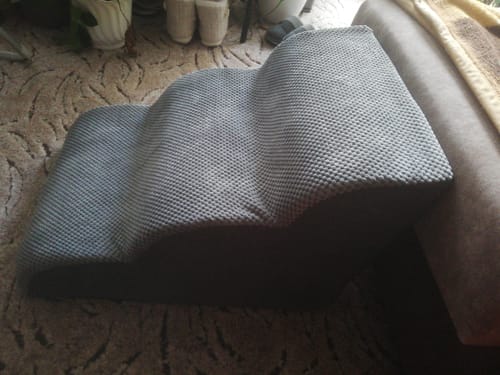 Customer photo review of FurStairs Gerinckímélő Kutyalépcső Rámpa Kialakítással – Ágyra és Kanapéra Ugrás Nélkül