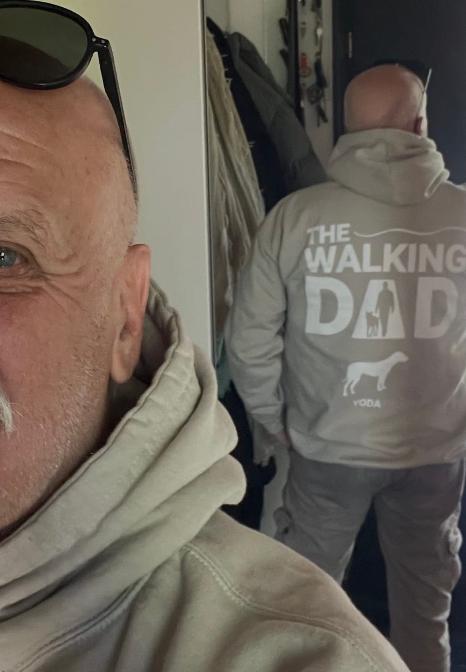 Customer photo review of Personalisierter Hoodie - The Walking Dad