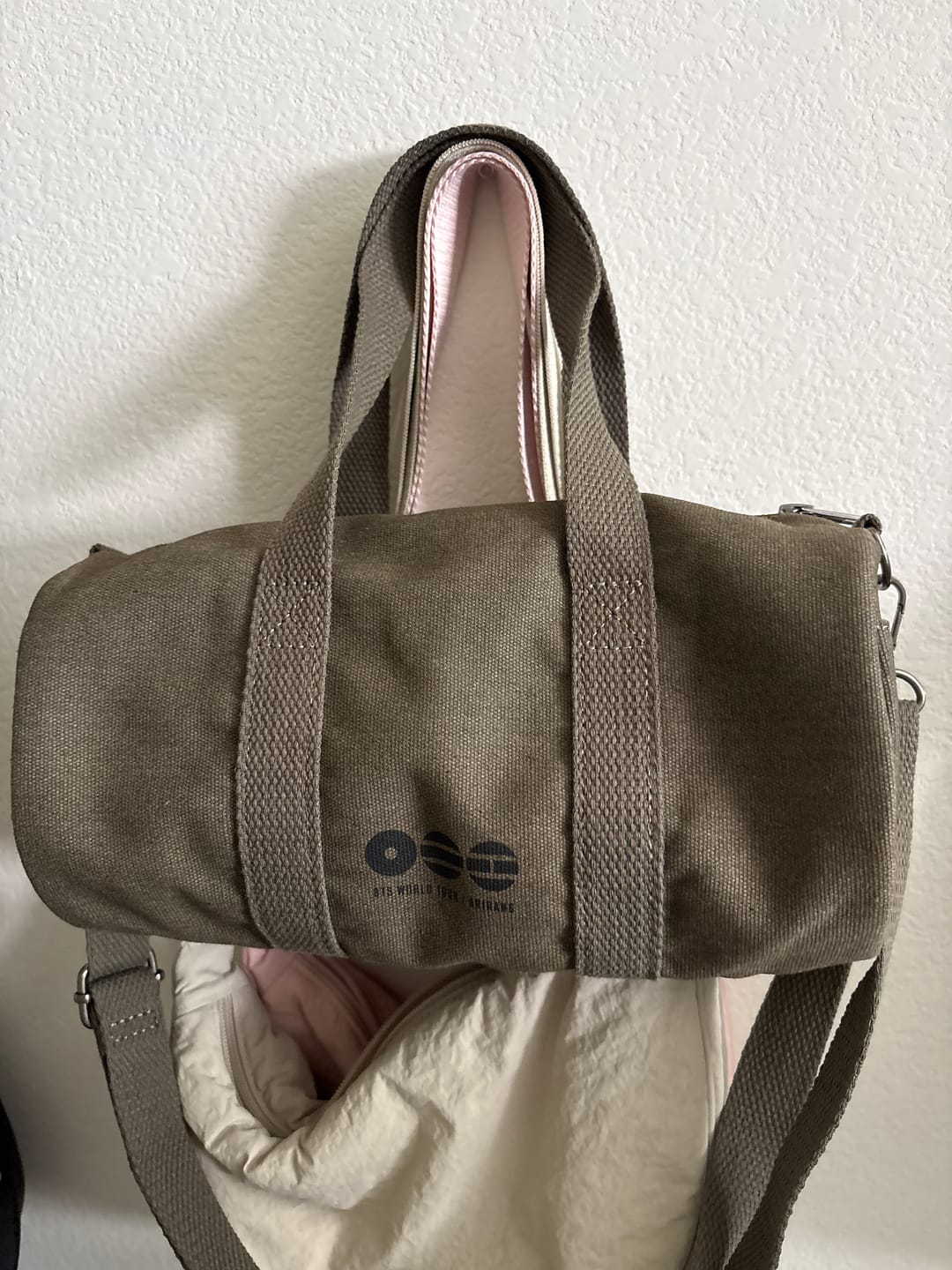 Customer photo review of BTS - ARIRANG WORLD TOUR OFFICIAL MD OFFICIAL LIGHT STICK BAG