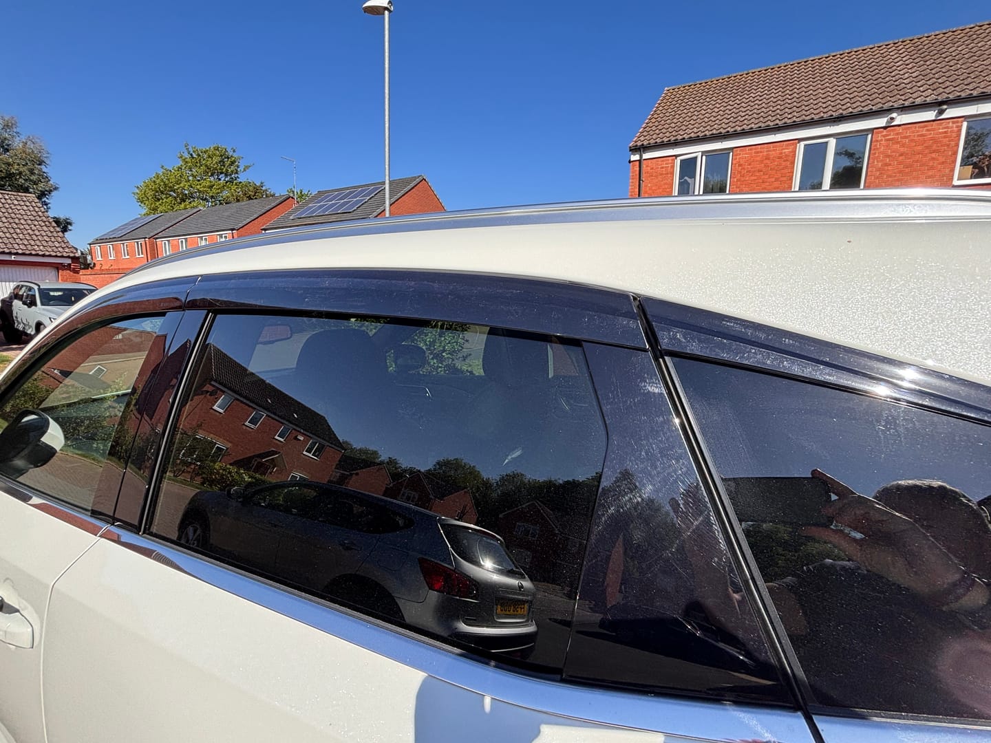 Customer photo review of Auto Clover Wind Deflectors Set for Nissan Qashqai 2021+ (6 pieces)