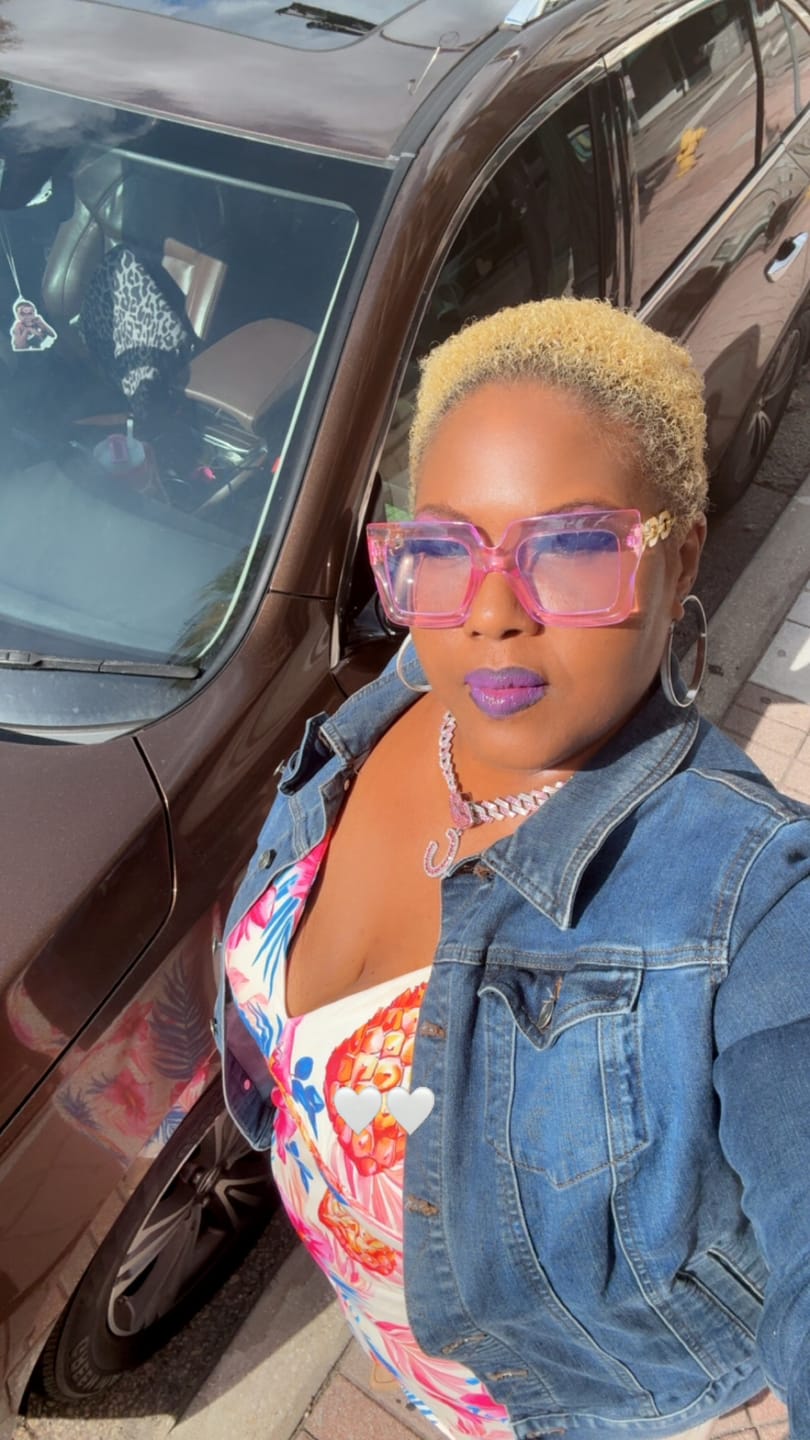 Customer photo review of LUXIIVA® LIPS INITIAL PENDANT(Ready to Ship)