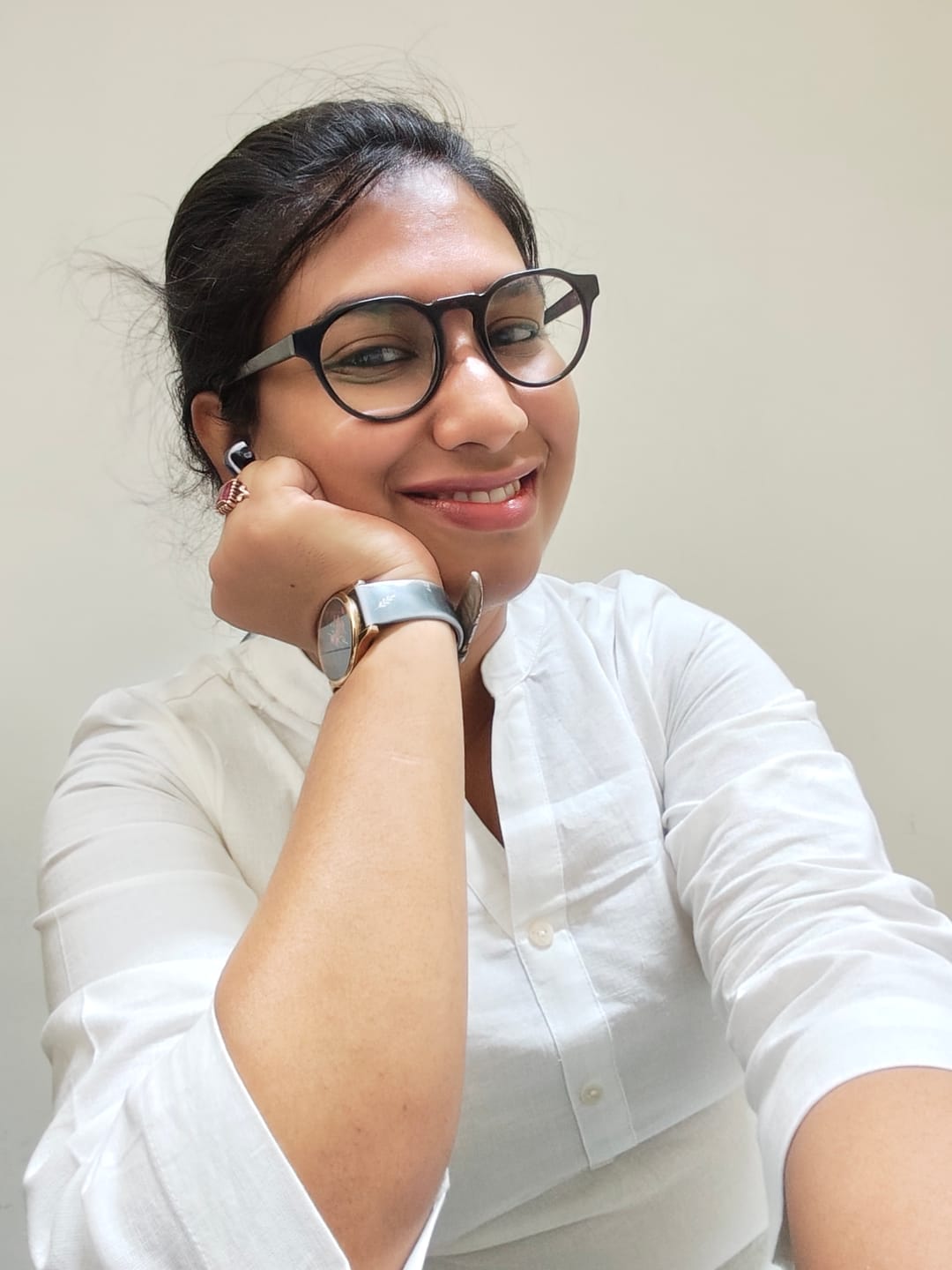 Customer photo review of Women White Airy Linen Long Kurta