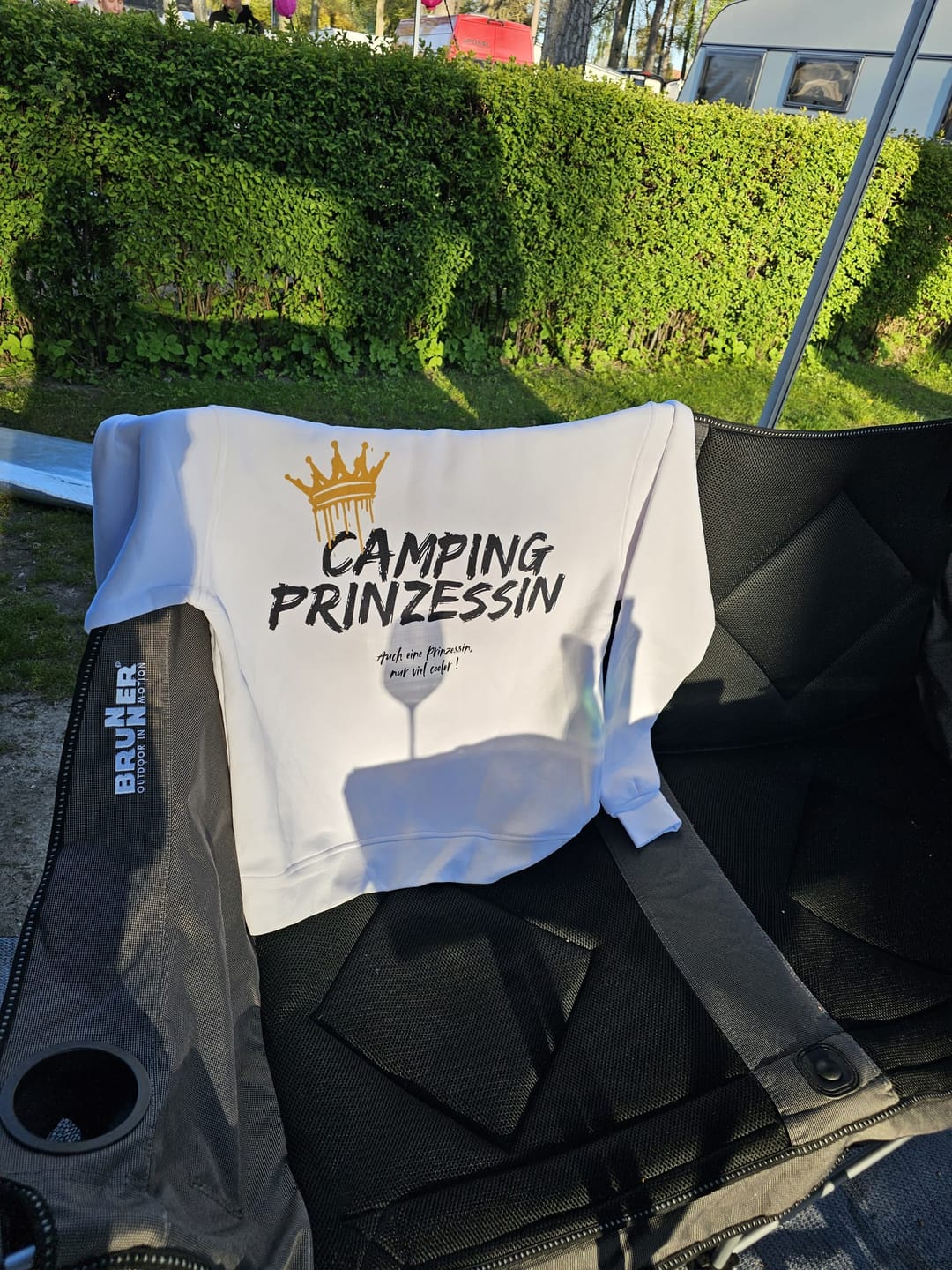 Customer photo review of Campingprinzessin 56 Rückendruck | Premium Hoodie Unisex