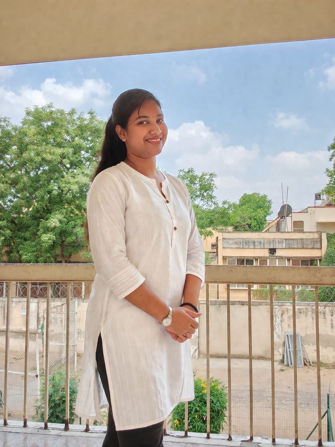 Customer photo review of Women White Airy Linen Short Kurta