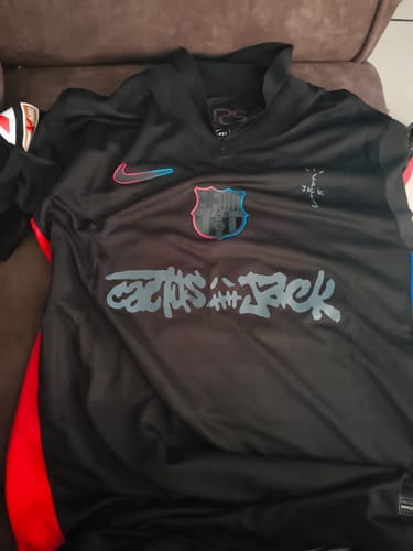 Customer photo review of BARCELONA Visitante x Travis Scott