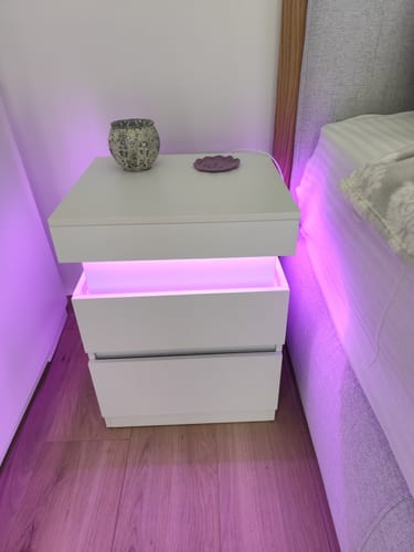 Customer photo review of Κομοδίνο με Σταθμό Φόρτισης Σετ 2 τεμαχίων Λευκό και Μαύρο Φωτισμός LED Βοηθητικό Τραπεζάκι Μοντέρνο με Συρτάρια, 2 Πρίζες AC και Θύρες USB LET-829WB01