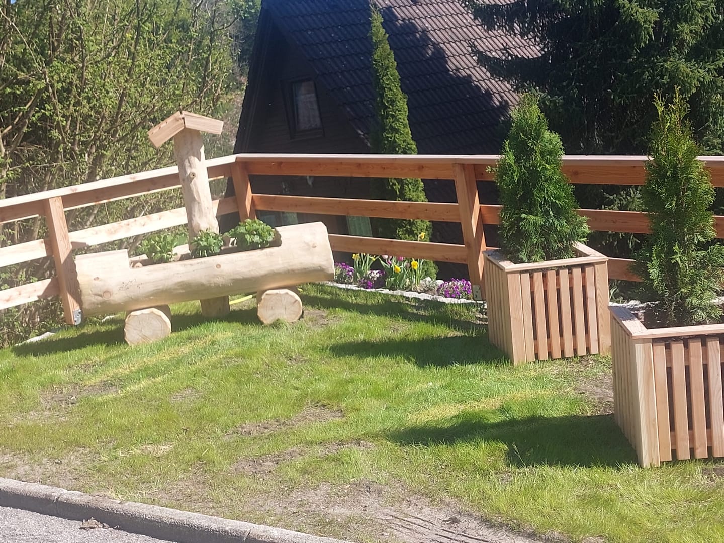 Customer photo review of Pflanzkasten aus Lärchenholz zum Bepflanzen