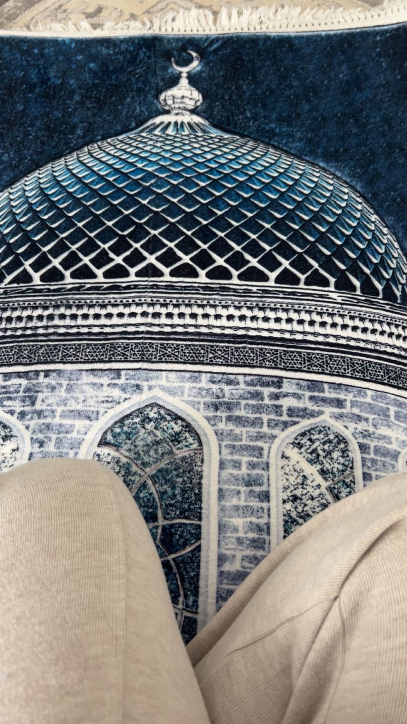 Customer photo review of Crystal Dome  Padded Prayer Mat