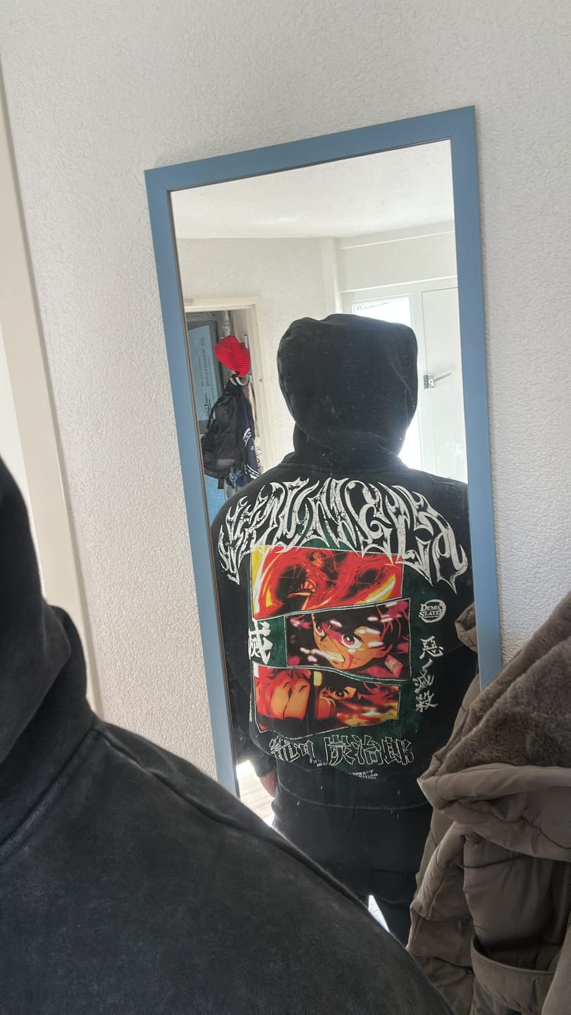 Customer photo review of 5068 - Demon Slayer: Kimetsu no Yaiba - Hoodies