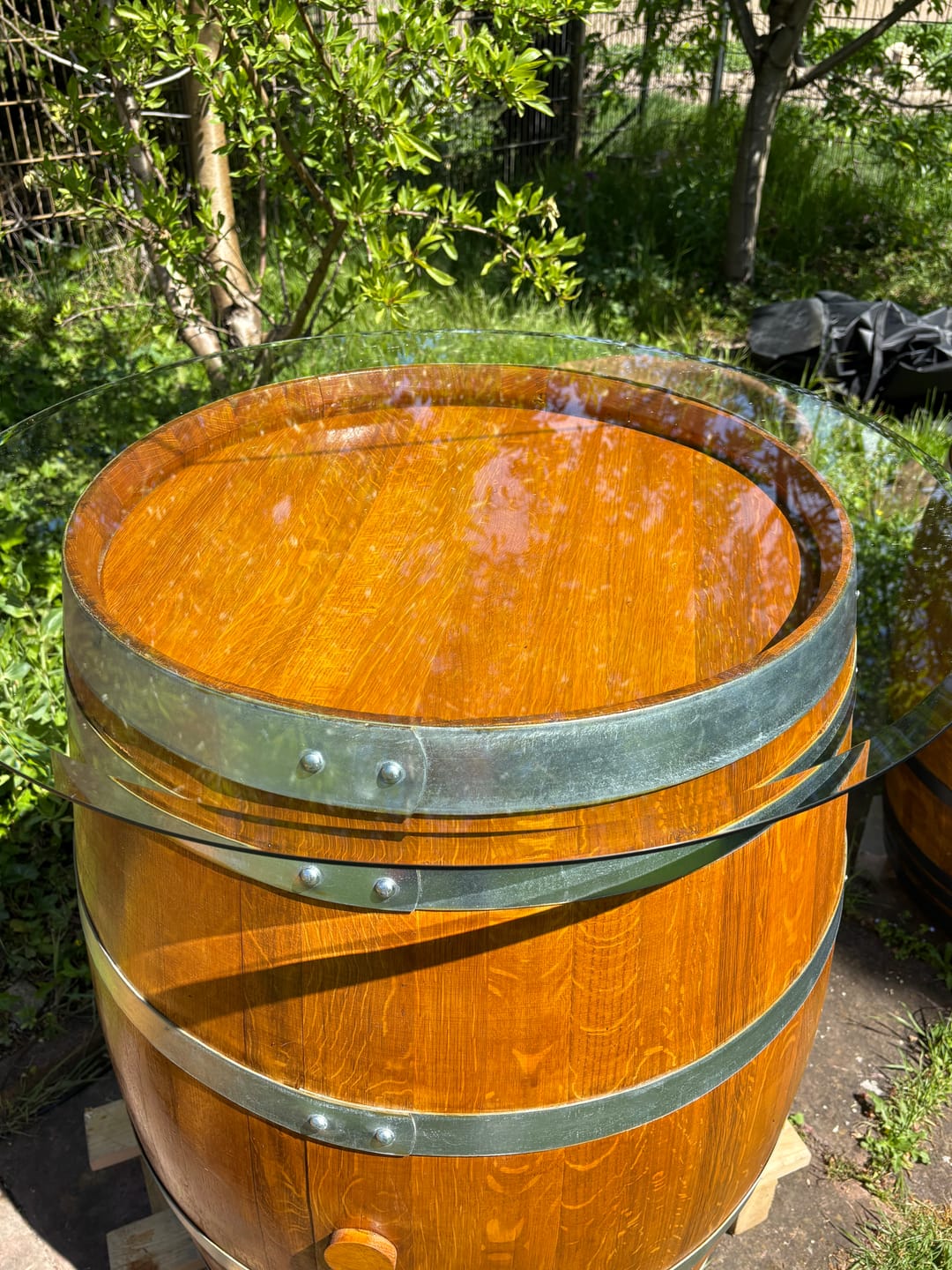 Customer photo review of Glasplatte Tisch Sicherheitsglas für Esstisch, Gartentisch, Weinfass - Rund