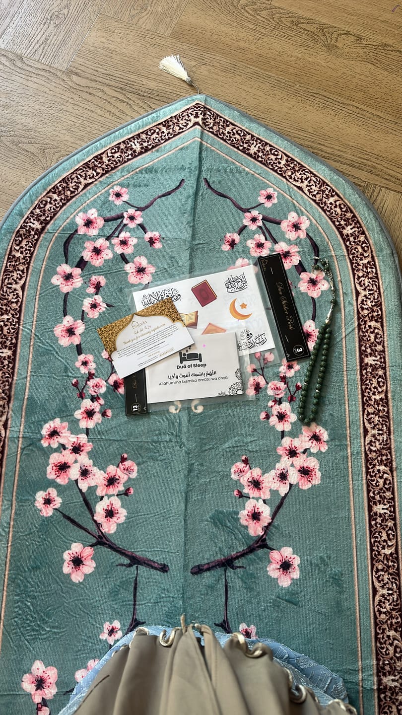 Customer photo review of Zehra Blossom Padded Prayer Mat