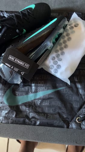 Avis photo d'un client sur Vapor 16 Nike By You FG - Noir/Turquoise