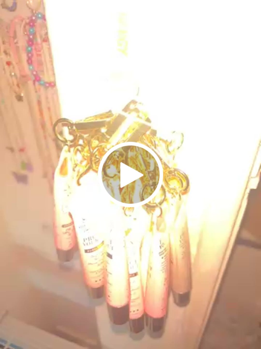 Vásárlói videóértékelés a P.Louise Protect Your Pout kulcstartós ajakápolóról