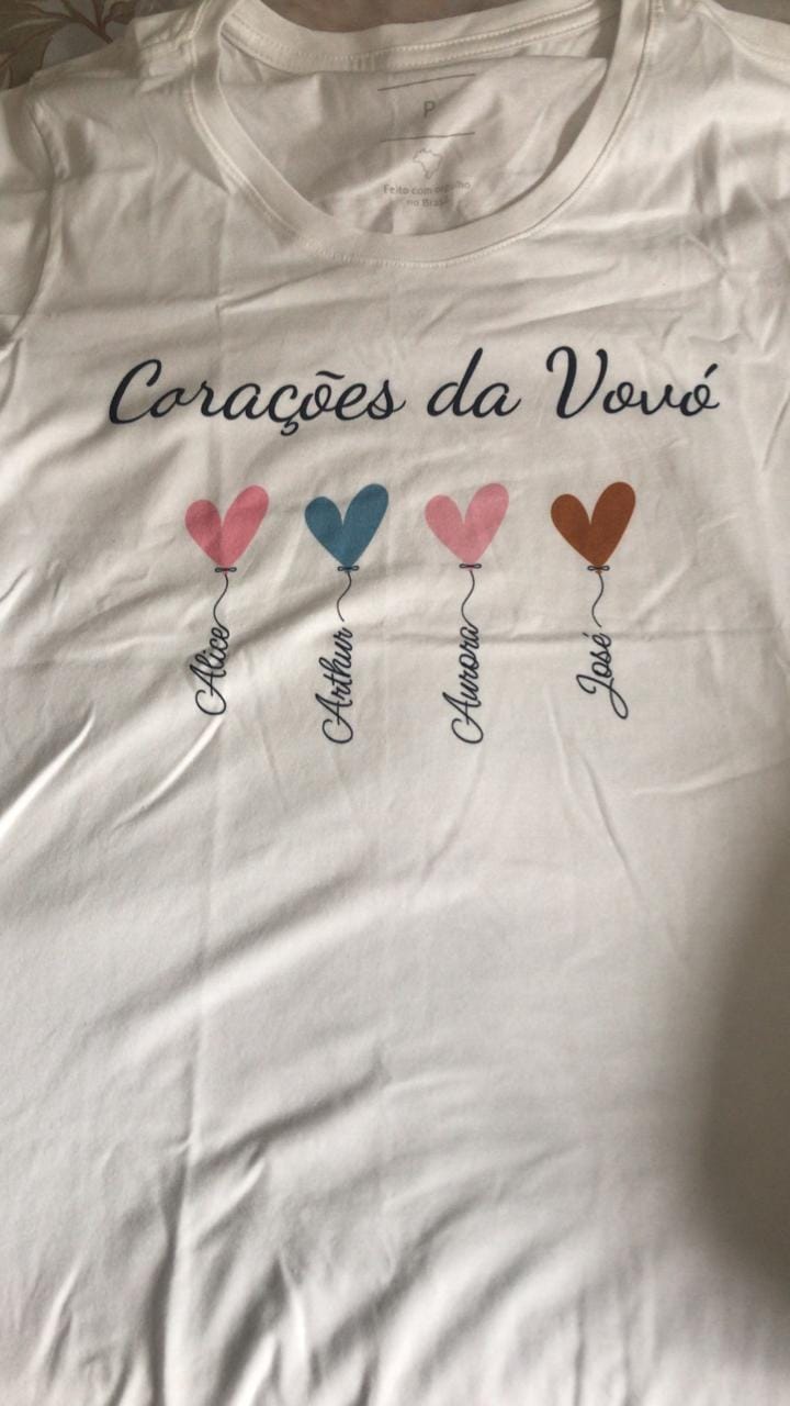 Customer photo review of Camiseta Personalizada CORAÇÕES DA VOVÓ - BRANCA - Algodão 100%