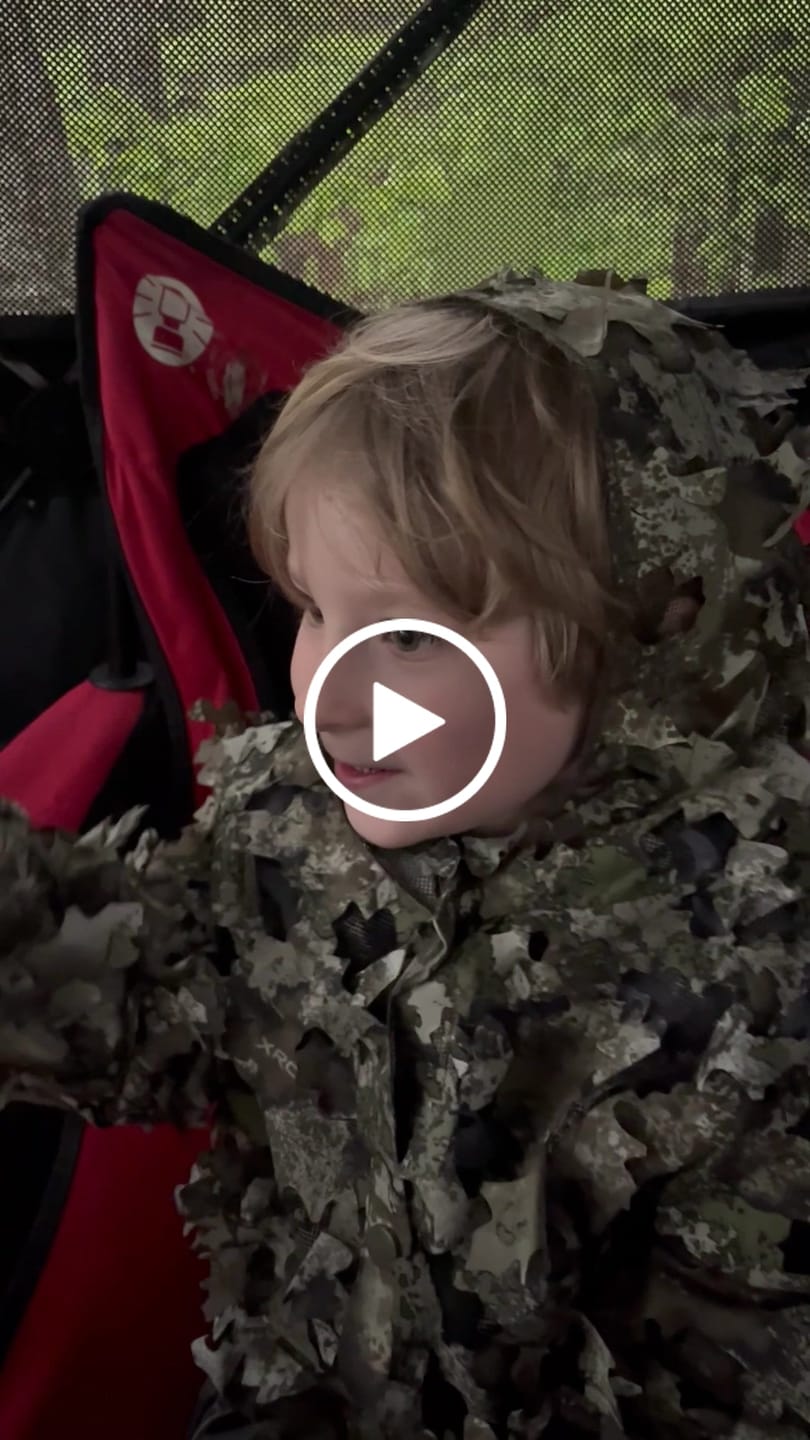 Customer video review of VisST 270° See Through Ground Blinds | Pop Up Portable Blinds for 2 3 Person Deer Hunting with Silent Magnetic Door