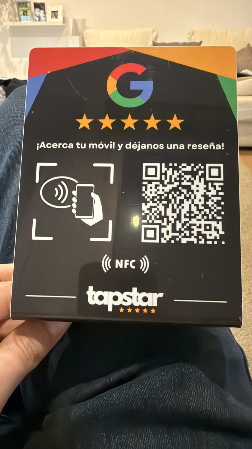 Customer photo review of Expositor Reseñas Google NFC y QR