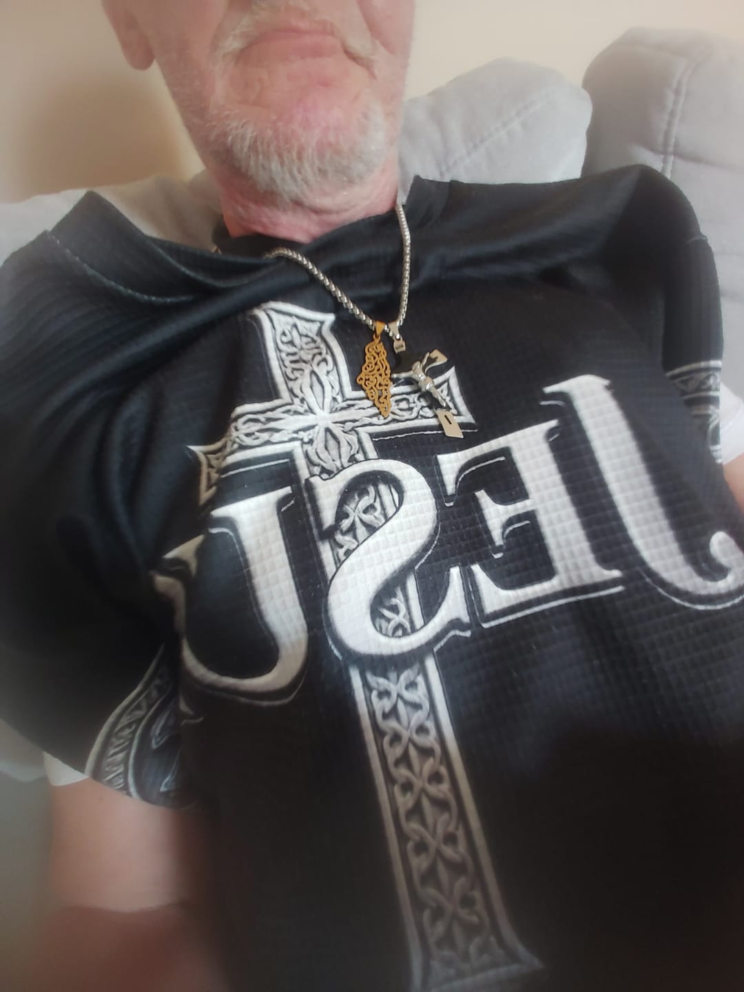 Customer photo review of Collier Ascension Croisé