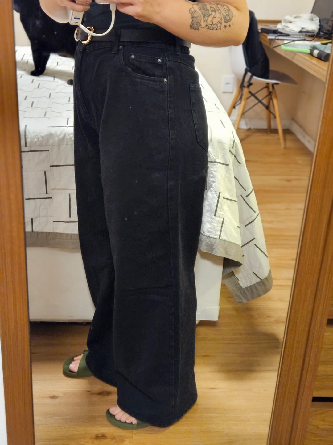 Customer photo review of Calça Jeans Wide Leg Buriti Preta