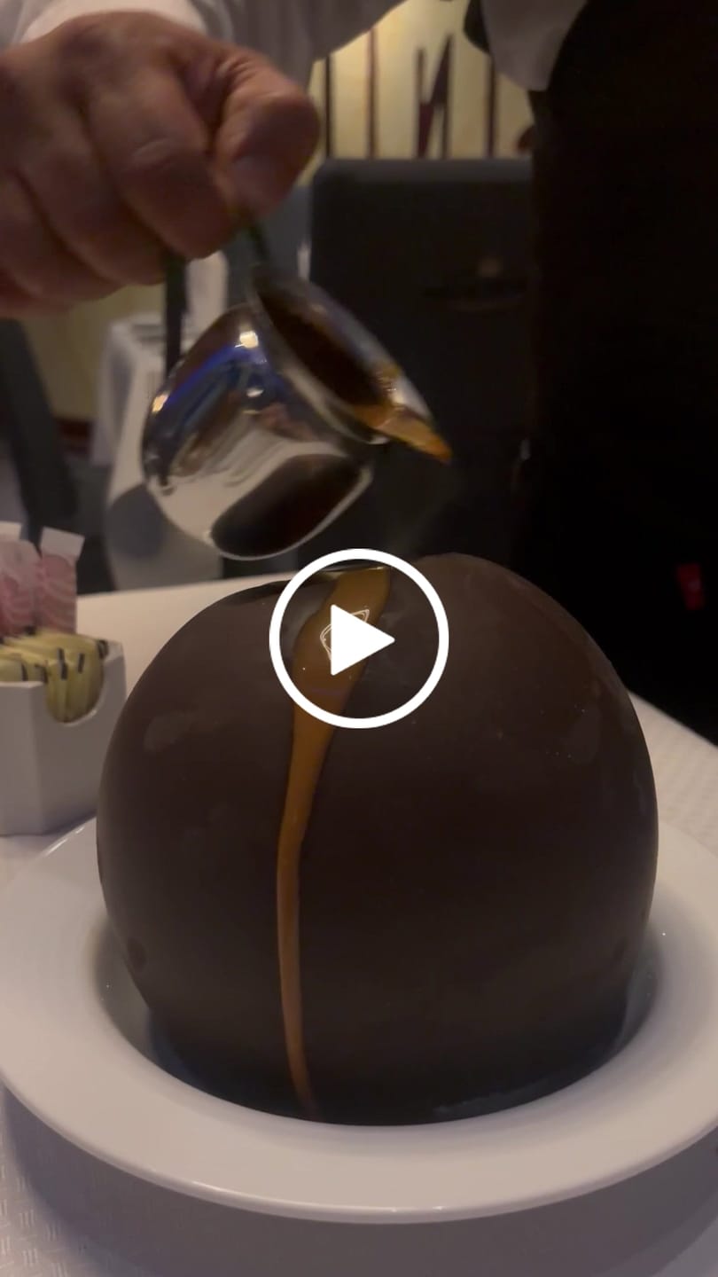 Customer video review of Menú Golden