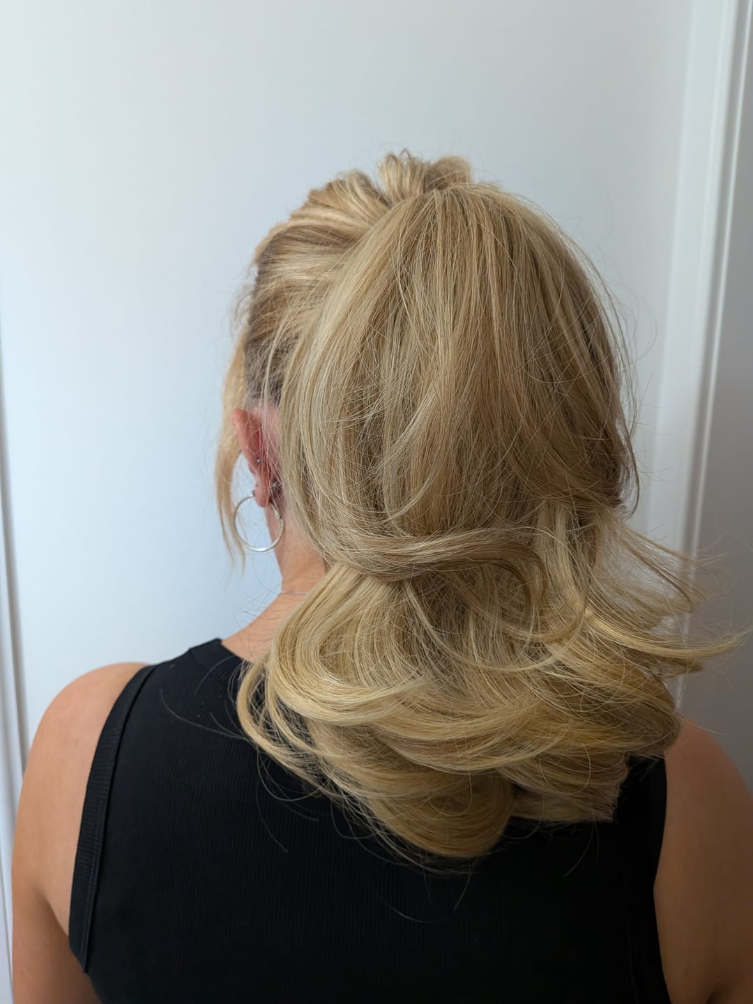 Customer photo review of 12" Blowout Ponytail #10/16 (Vanilla Bomb)