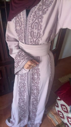 Reviewer wearing the light purple Kaftan Topaz, showing its embroidered details and wide belt.