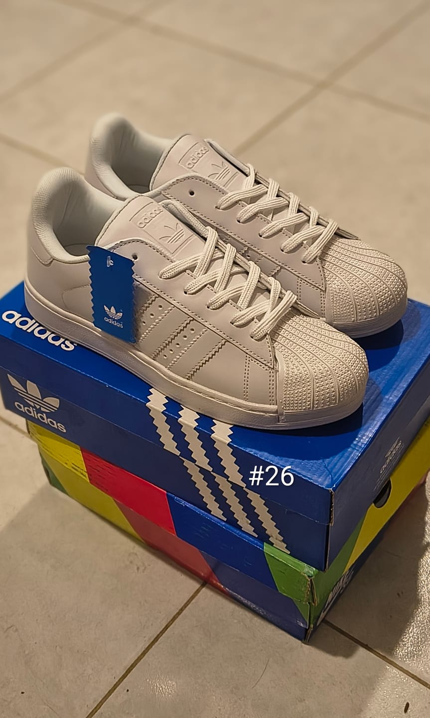 Customer photo review of Tenis Concha Blanco Total