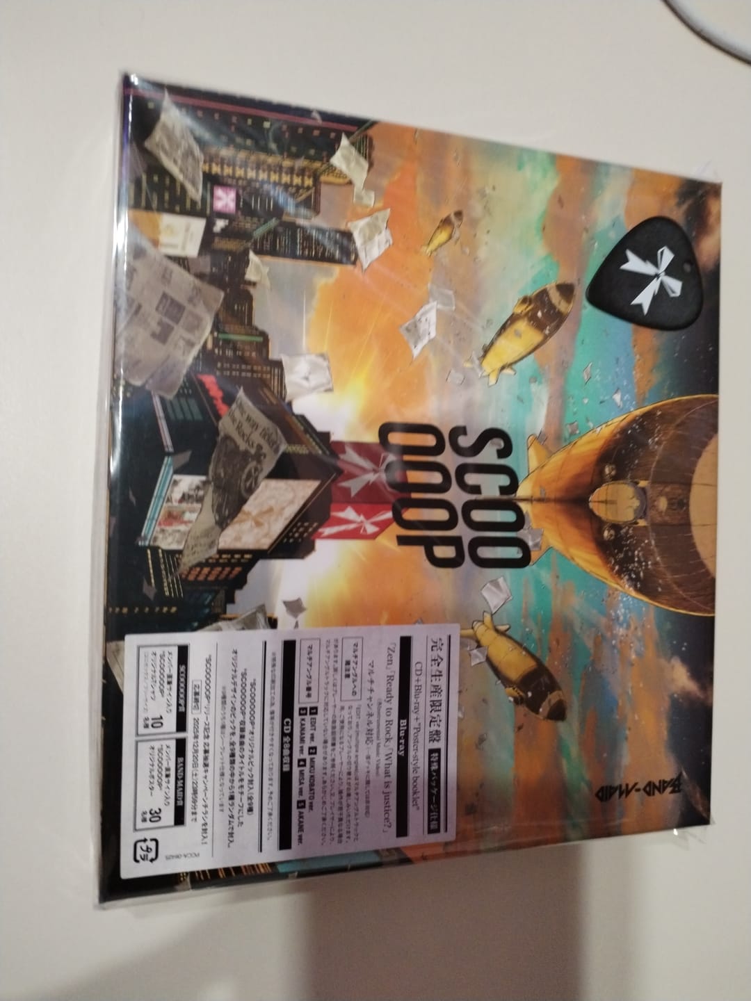 Customer photo review of BAND-MAID "SCOOOOOP" Limited Edition (CD + Blu-ray + Poster Style Booklet) (Special Packaging)
