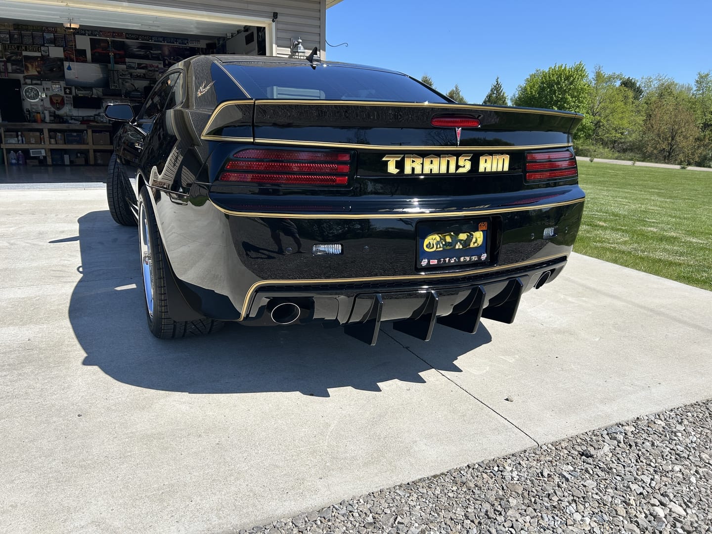Customer photo review of 2010-2013 Chevy Camaro Evo Style Shark Fins Rear Diffuser Quad/Single Tips