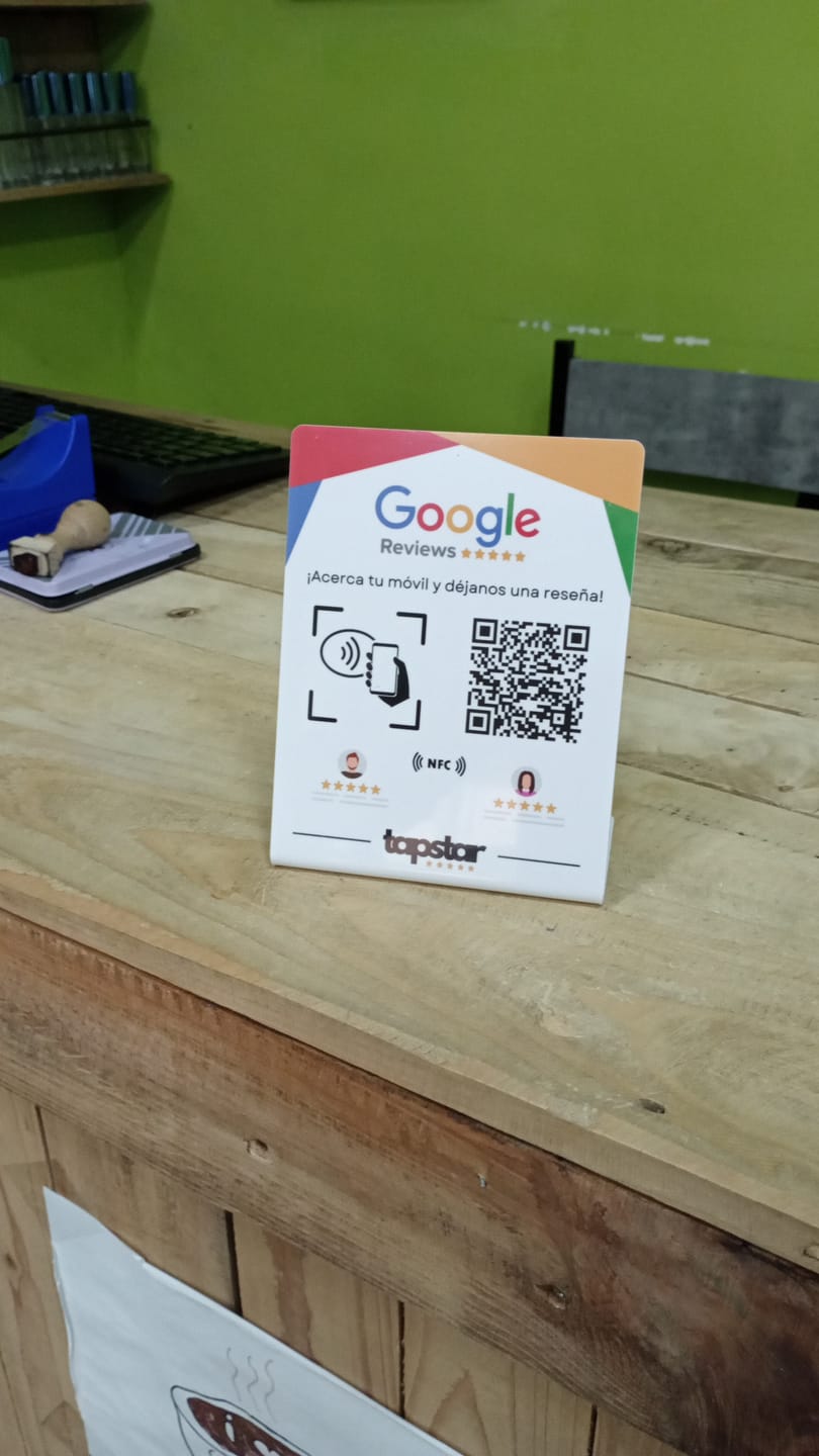 Customer photo review of Expositor Reseñas Google NFC y QR