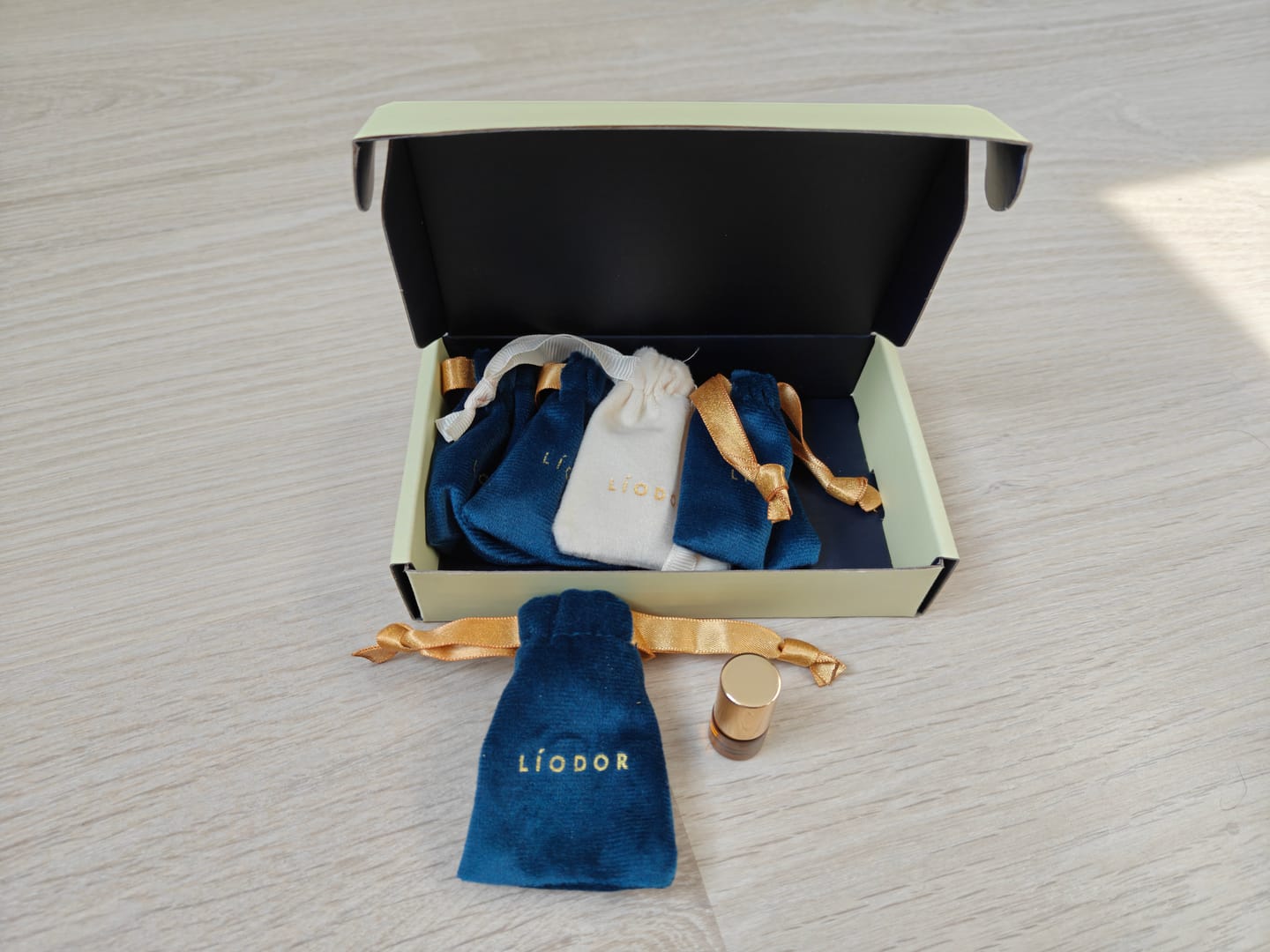 Customer photo review of 5 SAMPLES NAAR KEUZE SET