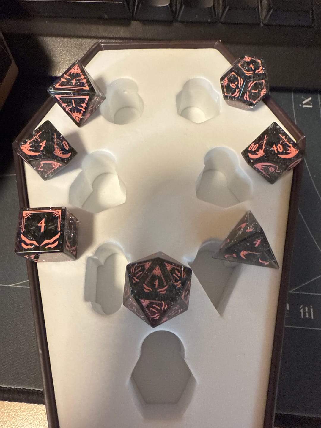 Customer photo review of PRE-ORDER | Mori Calliope Black Shattered Glass Dice Set | hololive English x MMG Exclusive