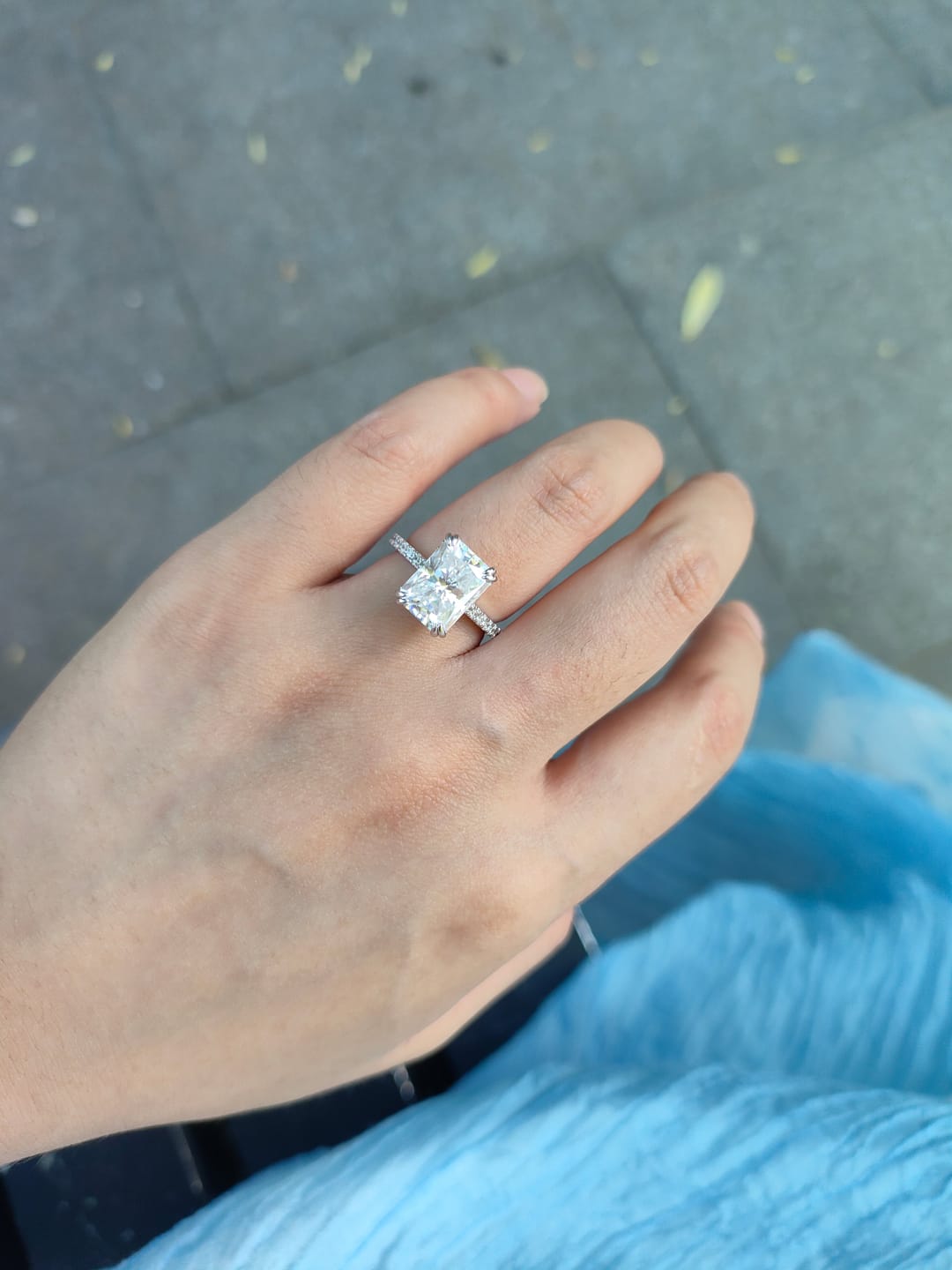 Customer photo review of S925 Moissanite 3.0~4.5 Carat Radiant Cut Engagement Ring Travel Ring For Women