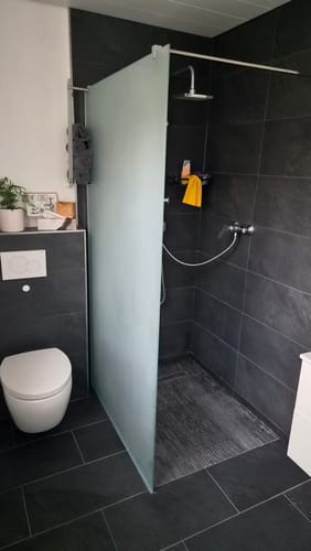 Customer photo review of SONNI Walk In Dusche Duschabtrennung Duschwand Nano Vollsatiniert ESG-Glas Glasstärke 8/10mm Breite 80-160cm