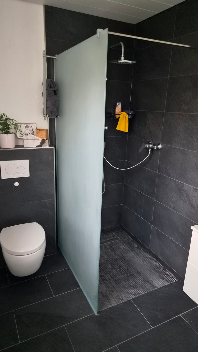 Customer photo review of SONNI Walk In Dusche Duschabtrennung Duschwand Nano Vollsatiniert ESG-Glas Glasstärke 8/10mm Breite 80-160cm