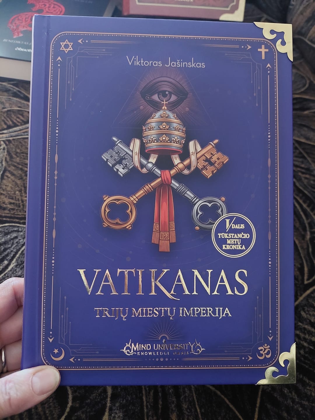Customer photo review of Vatikanas. Trijų miestų imperija: istorinė knyga apie religijos, politikos ir kapitalo galią