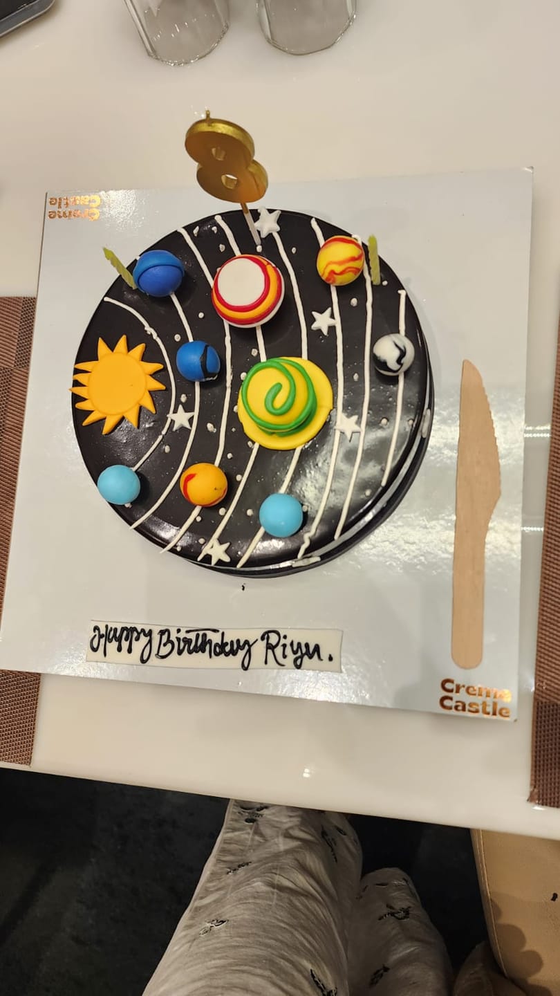 Customer photo review of Solar System Theme Cake